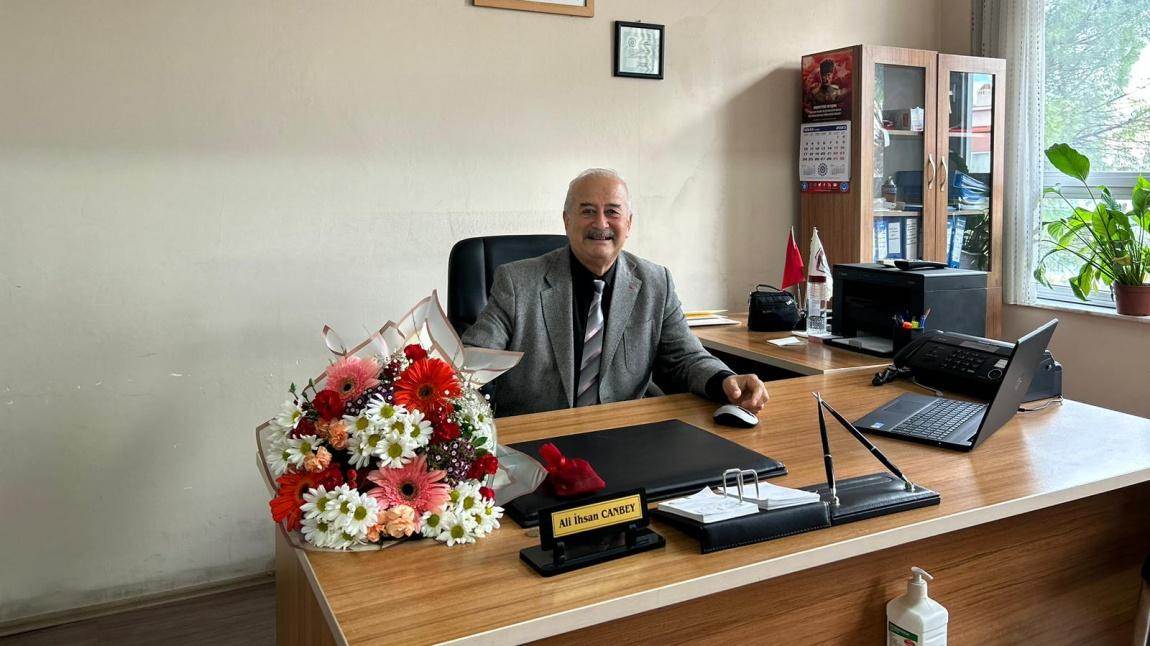 Okul Müdürümüz Ali İhsan CANBEY Emekliye Ayrıldı